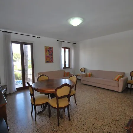 Limone Apartment *