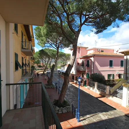 Limone Apartment *